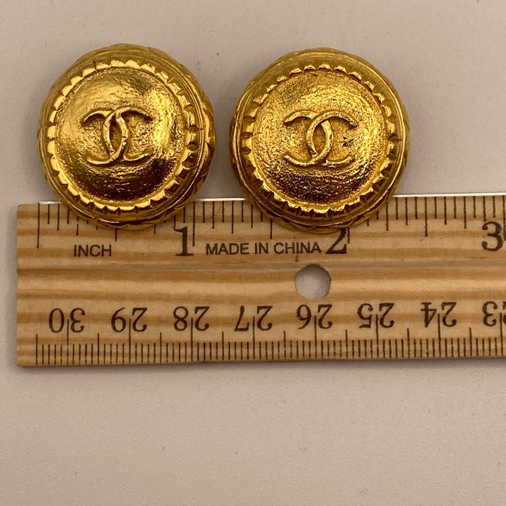 CHANEL Earrings AUTH Coco‎ Logo Mark CC Clip on Gold One Vintage Rare - Picture 4 of 11
